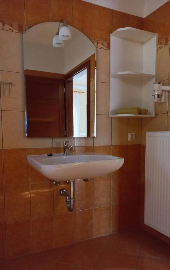 Nefelejcs Fagyizo Es Apartmanhaz Kistolmacs Εξωτερικό φωτογραφία