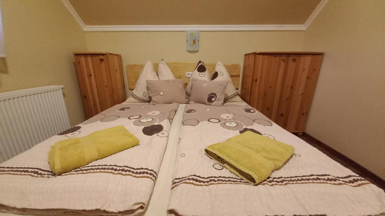 Nefelejcs Fagyizo Es Apartmanhaz Kistolmacs Εξωτερικό φωτογραφία