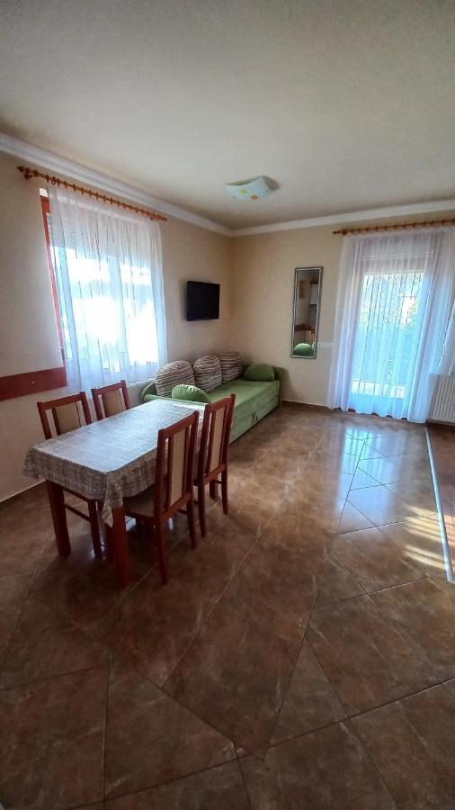 Nefelejcs Fagyizo Es Apartmanhaz Kistolmacs Εξωτερικό φωτογραφία
