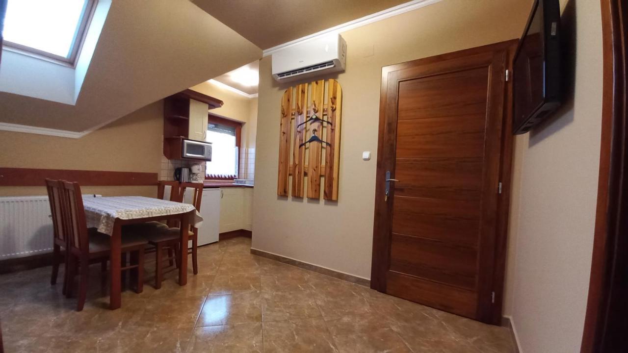 Nefelejcs Fagyizo Es Apartmanhaz Kistolmacs Εξωτερικό φωτογραφία