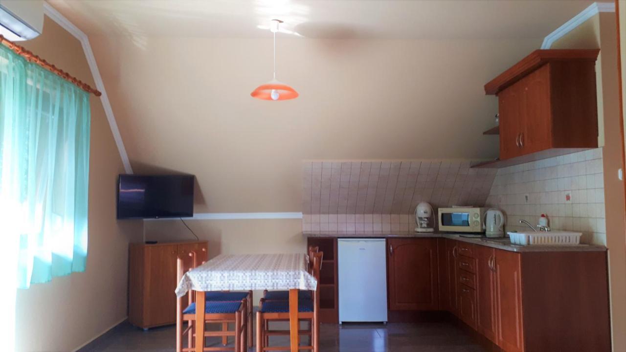 Nefelejcs Fagyizo Es Apartmanhaz Kistolmacs Εξωτερικό φωτογραφία