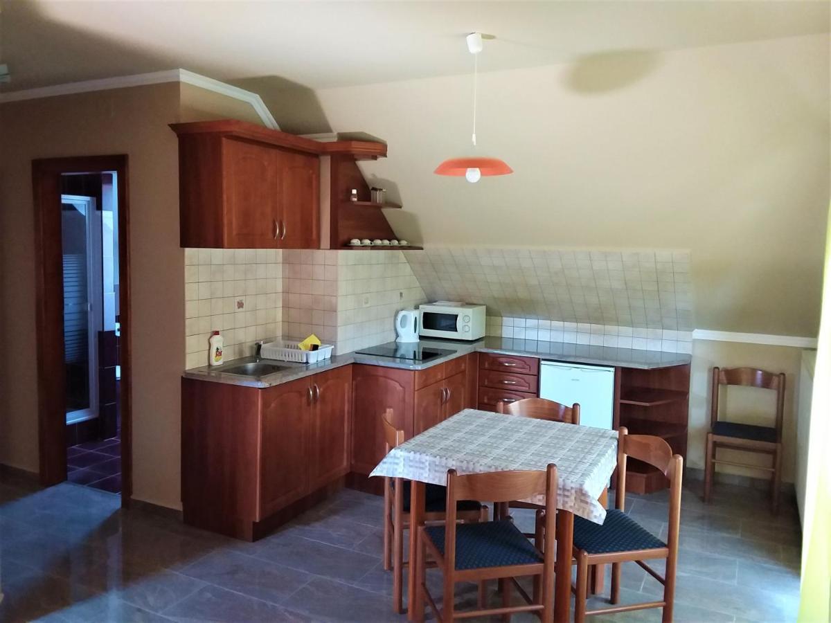 Nefelejcs Fagyizo Es Apartmanhaz Kistolmacs Εξωτερικό φωτογραφία