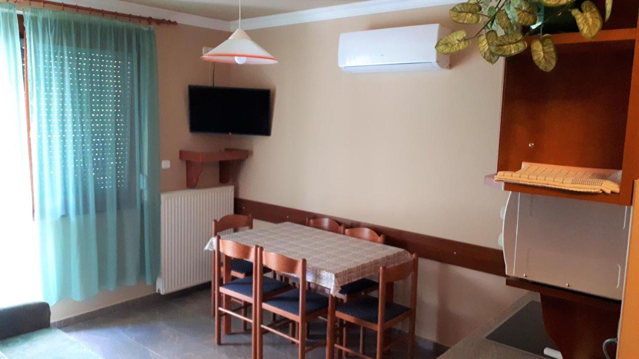Nefelejcs Fagyizo Es Apartmanhaz Kistolmacs Εξωτερικό φωτογραφία
