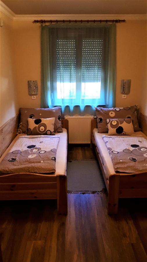 Nefelejcs Fagyizo Es Apartmanhaz Kistolmacs Εξωτερικό φωτογραφία