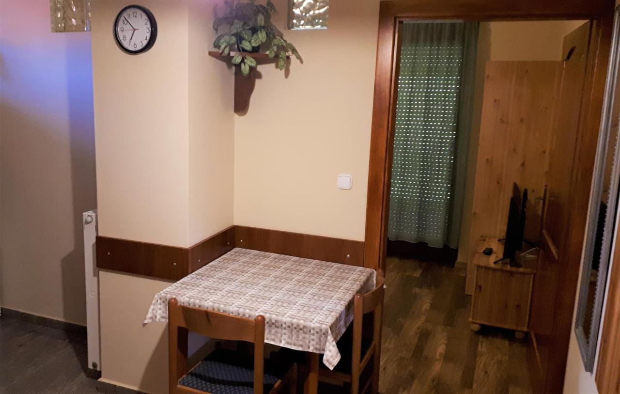 Nefelejcs Fagyizo Es Apartmanhaz Kistolmacs Εξωτερικό φωτογραφία