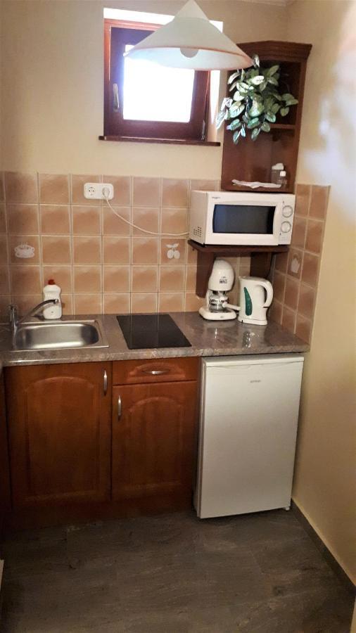 Nefelejcs Fagyizo Es Apartmanhaz Kistolmacs Εξωτερικό φωτογραφία