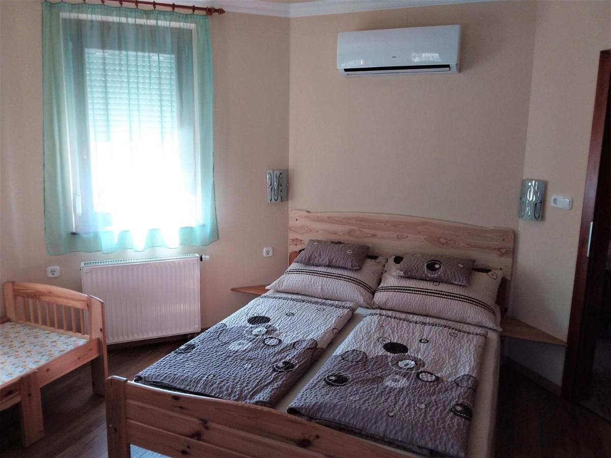 Nefelejcs Fagyizo Es Apartmanhaz Kistolmacs Εξωτερικό φωτογραφία